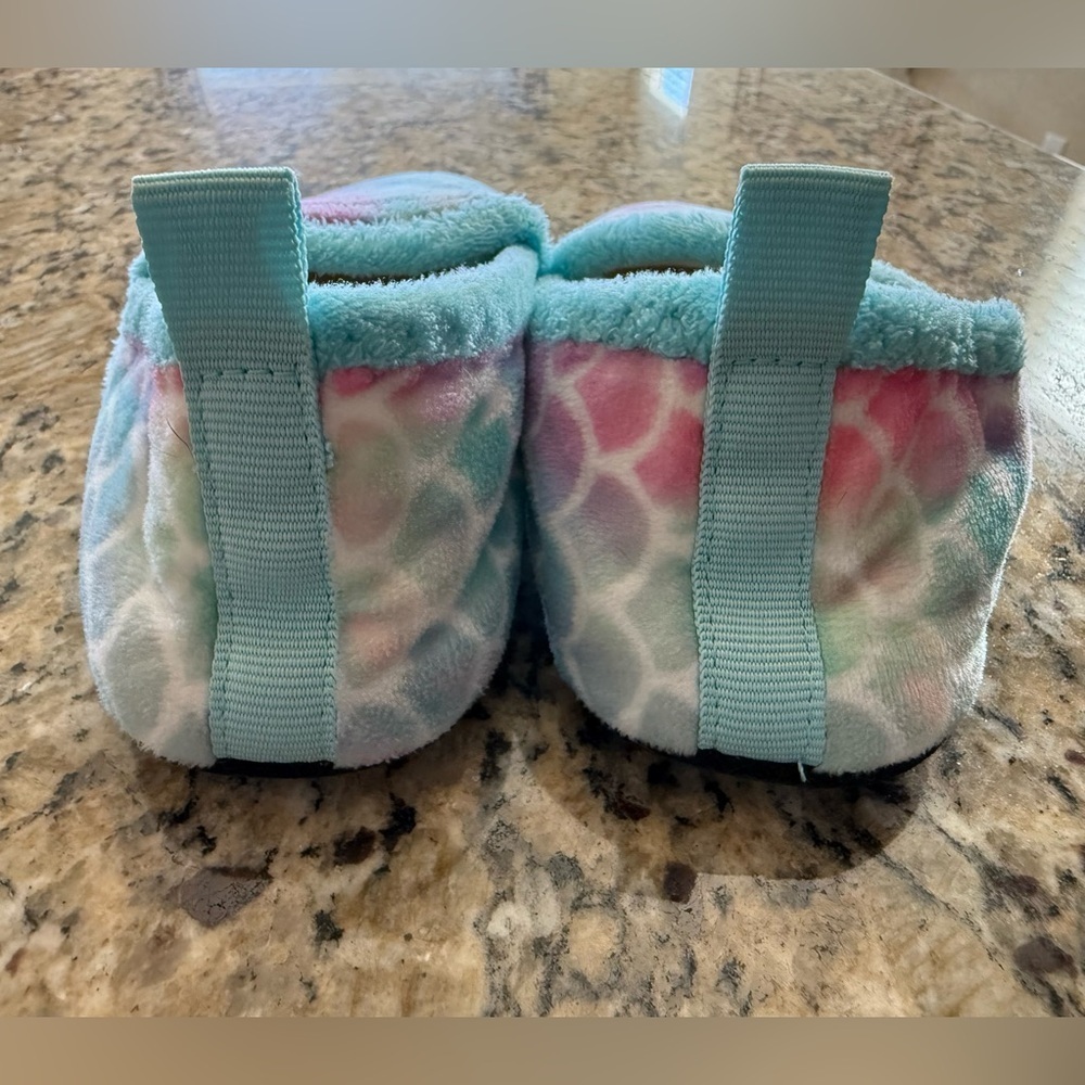 Mermaid Scale Plush Slippers Kids Size 26–27 Pastel Aqua Pink Purple - Picture 3 of 6